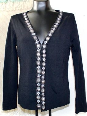 CHICO’S Size 0 Black Embellished V Neck Cardigan LongSleeve seamless sweater